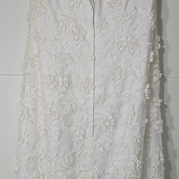 {David's Bridal} Sequined Floral Applique Mesh Overlay Halter Neck Wedding Dress - Picture 10 of 17